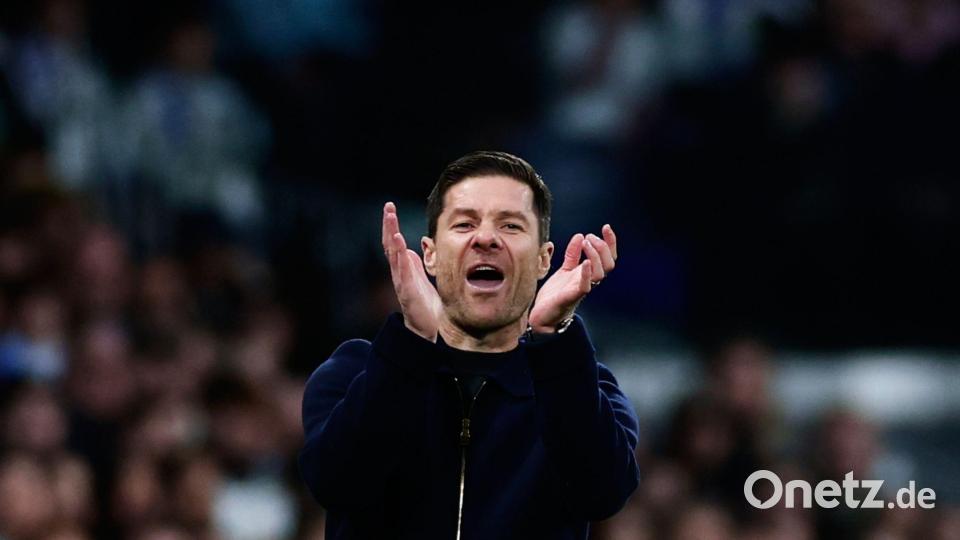 Real Madrids Coach Xabi Alonso sah einen am Ende deutlichen Sieg seiner Mannschaft gegen Real Betis Sevilla. Bild: Pablo Garcia/AP/dpa