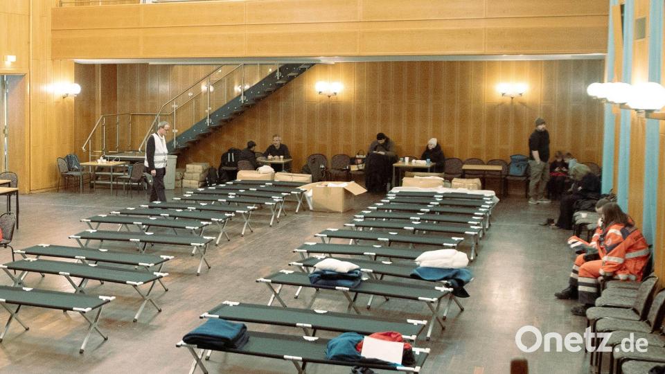 Noch sind die rund 25 Betten im Bürgersaal Zehlendorf für die Nacht nicht in Beschlag genommen. Bild: Carsten Koall/dpa