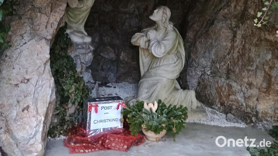 Zahlreiche Kinder gaben ihre Wunschzettel bei der Ölbergrotte in Pleystein ab. Bild: Maria Herrmann-Preßl