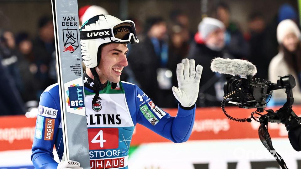 Der Slowene Zajc wurde bei der Tournee zweimal disqualifiziert. Bild: Daniel Karmann/dpa