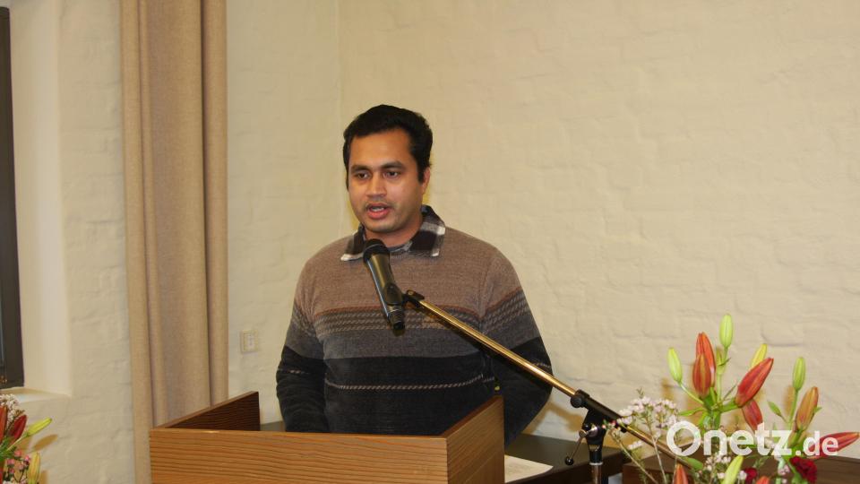 Die Neujahrsansprache des Mitveranstalters, die Pfarrei in Falkenberg, sprach der in Wiesau lebende Pater James. Bild: wro