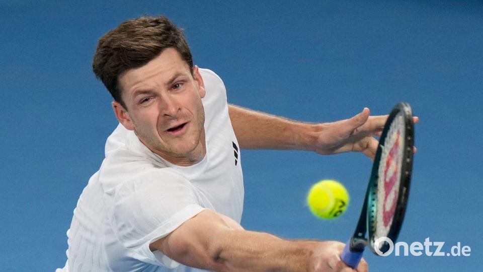 Hubert Hurkacz gewinnt gegen die deutsche Nummer eins. Bild: Rick Rycroft/AP/dpa
