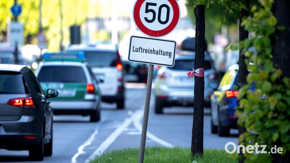 Nicht nur der Straßenverkehr ist schuld an hohen Feinstaubwerten. (Archivbild) Bild: Sven Hoppe/dpa