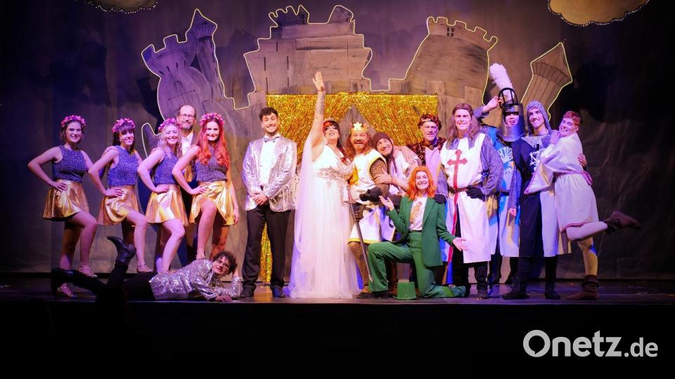 Das Team von „Spamalot“ des Ovigo-Theaters. Bild: Max Hegner/OVIGO Theater
