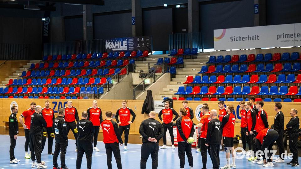 Start in die EM-Vorbereitung: Die deutsche Handball-Nationalmannschaft beim Training in Hannover. Bild: Sina Schuldt/dpa