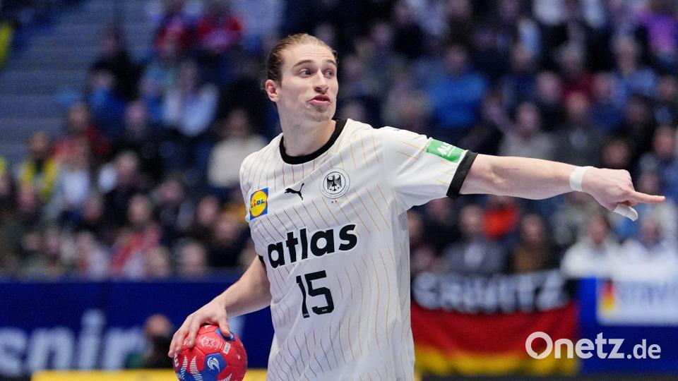 Juri Knorr steht mit seinen DHB-Kollegen bei der EM vor einer schwierigen Herausforderung. (Archivbild) Bild: Soeren Stache/dpa