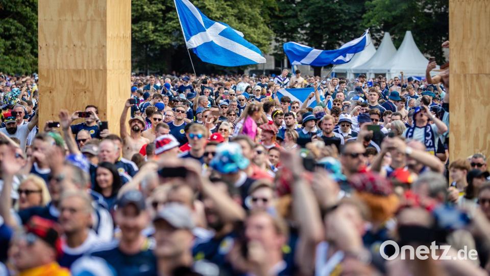 Tausende schottische Fans waren 2024 bei der EM in Deutschland, um ihr Team zu unterstützen. (Archivfoto) Bild: Christoph Schmidt/dpa