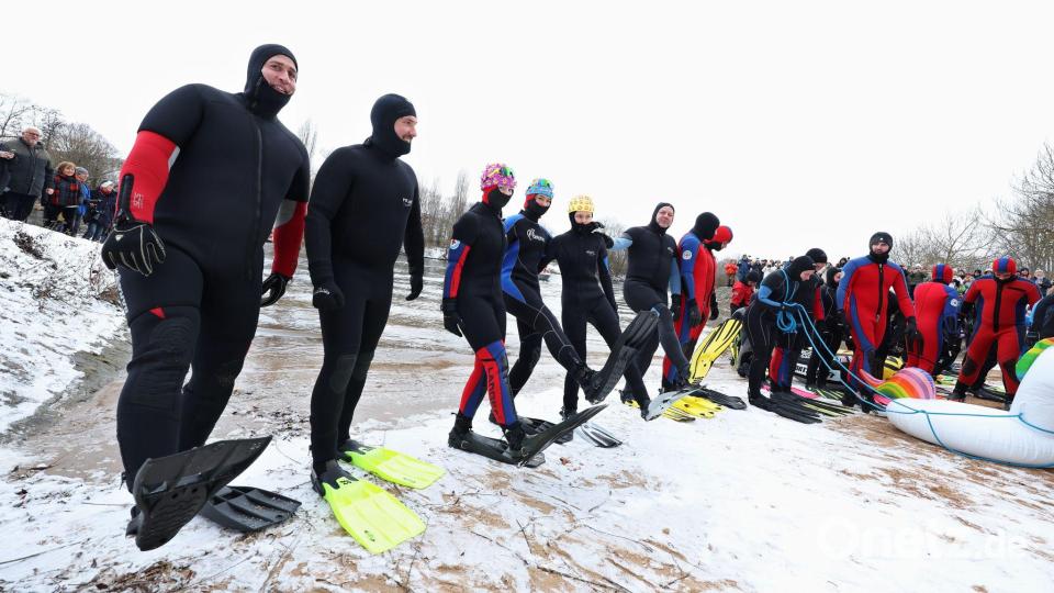 Das Drei-König-Schwimmen fand zum 40. Mal statt. Bild: Karl-Josef Hildenbrand/dpa