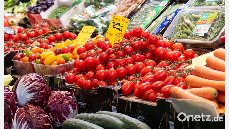 Bei den Lebensmitteln fallen Preissteigerungen für viele Menschen besonders ins Gewicht. (Illustration) Bild: Boris Roessler/dpa