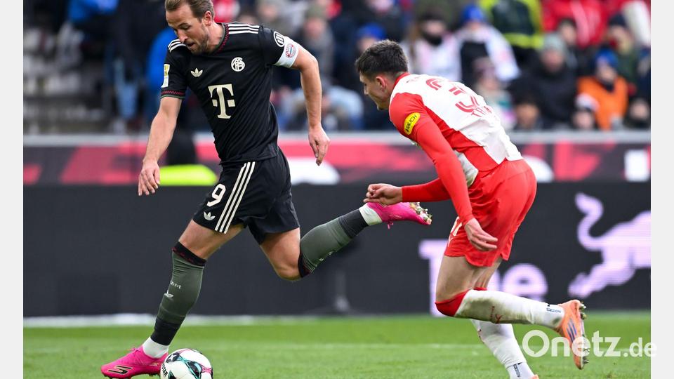 Warmlaufen für die Bundesliga: Harry Kane (l) in Salzburg in Aktion. Bild: Sven Hoppe/dpa