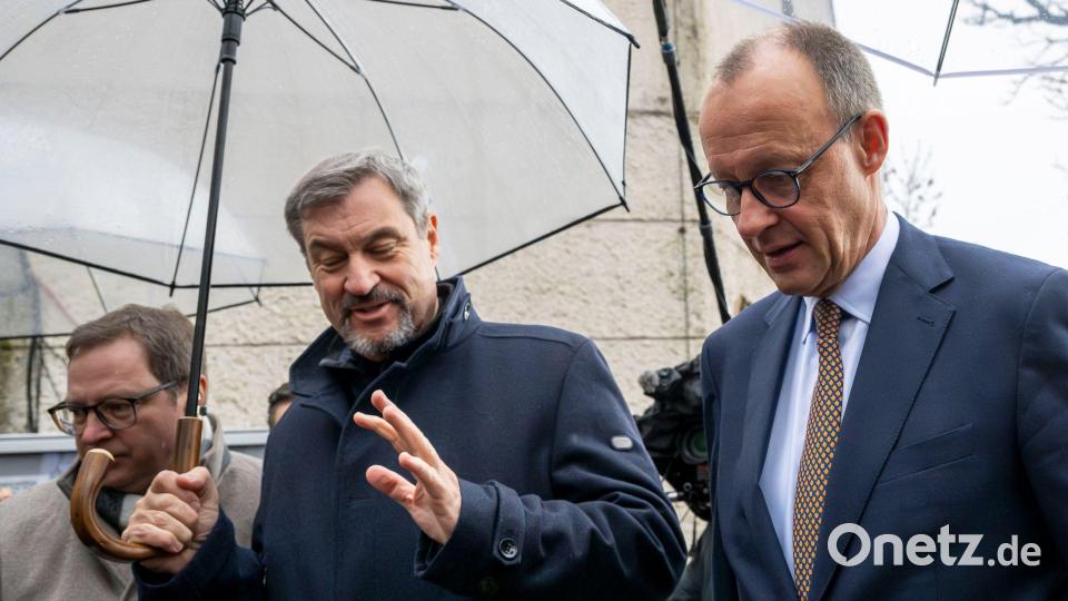 Für Friedrich Merz (rechts, CDU) ist es der erste Besuch in Seeon seit seiner Wahl zum Bundeskanzler. (Archivbild) Bild: Peter Kneffel/dpa