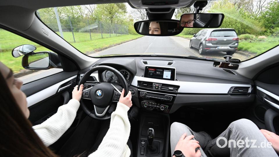 Seit 2011 gibt es den Führerschein mit 17. Symbolbild: Lars Penning/dpa