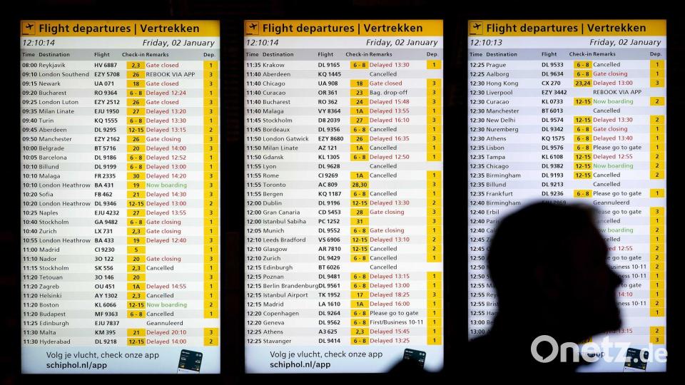 Informationstafeln am Flughafen Schiphol informieren über annullierte und verspätete Flüge. Bild: Koen Van Weel/ANP/dpa