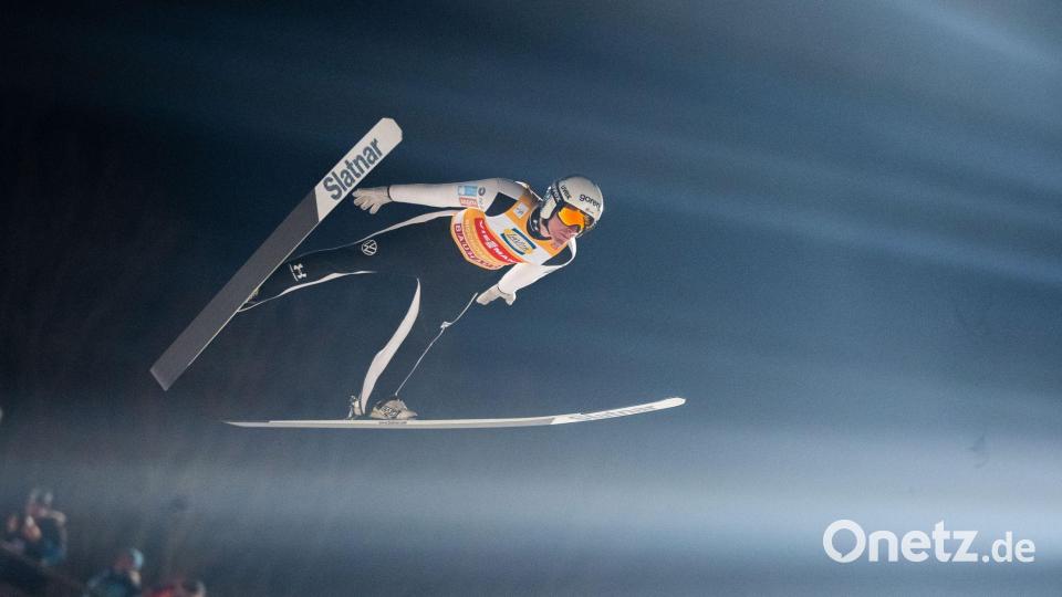 Domen Prevc ist der Sieg bei der Vierschanzentournee kaum noch zu nehmen. Bild: Georg Hochmuth/APA/dpa