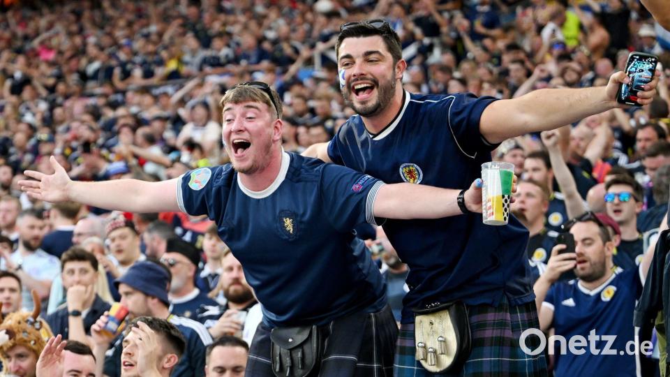 Schottische Fußball-Fans zeigten sich bei der EM in Deutschland 2024 von ihrer ausgelassenen Seite. (Archivbild) Bild: Marijan Murat/dpa