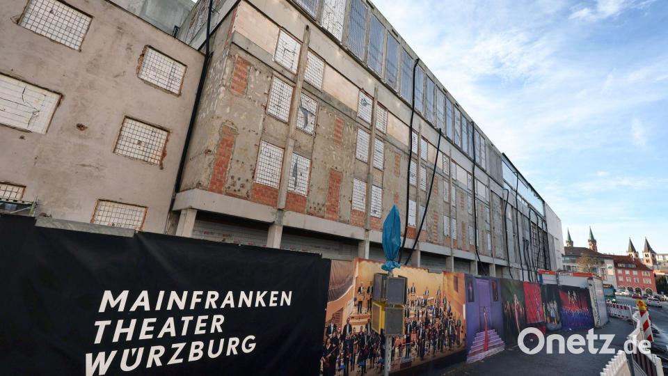 Seit Jahren wird am Mainfranken Theater gebaut, ein Ende ist derzeit nicht absehbar. (Archivbild) Bild: Karl-Josef Hildenbrand/dpa