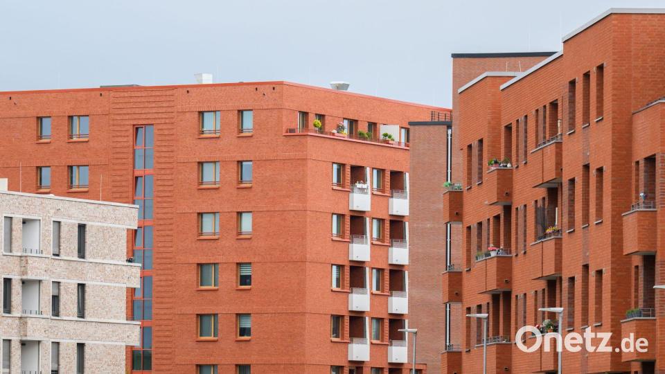 Mehr Single-Haushalte und steigende Immobilienpreise: Neubauwohnungen werden wieder kleiner. (Symbolbild) Bild: Julian Stratenschulte/dpa