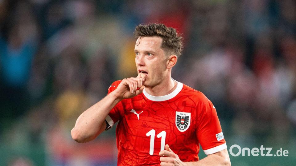 Michael Gregoritsch bringt als Nationalspieler viel Erfahrung mit. (Archivbild) Bild: Georg Hochmuth/APA/dpa