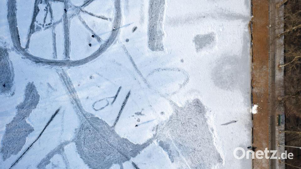 Der Nymphenburger Schlosskanal in München wurde nach anhaltend kalten Tagen zum Betreten freigegeben. Bild: Sven Hoppe/dpa