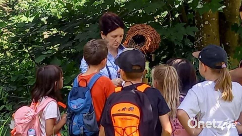 DJV-Naturpädagogin Andrea Süß vermittelt Kindern und Jugendlichen Wissen rund um den Kreislauf der Natur. Bild: Jonas Willax