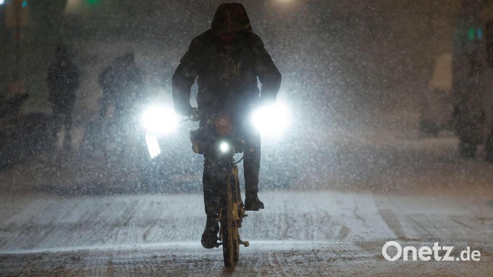 Auch in Lille fahren die Busse am Morgen nicht. Bild: Jean-Francois Badias/AP/dpa