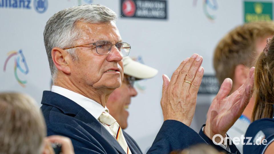 Bundestrainer Otto Becker bedauert das Sterben vieler Turniere in Deutschland. (Archivbild) Bild: Uwe Anspach/dpa