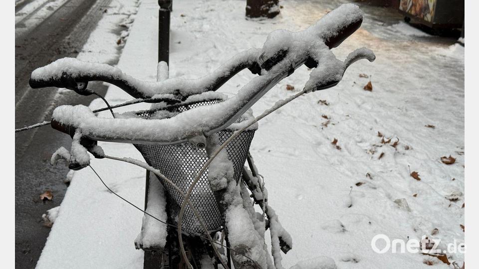 Dass Schnee liegen bleibt, ist in Paris selten. Bild: Rachel Sommer/dpa