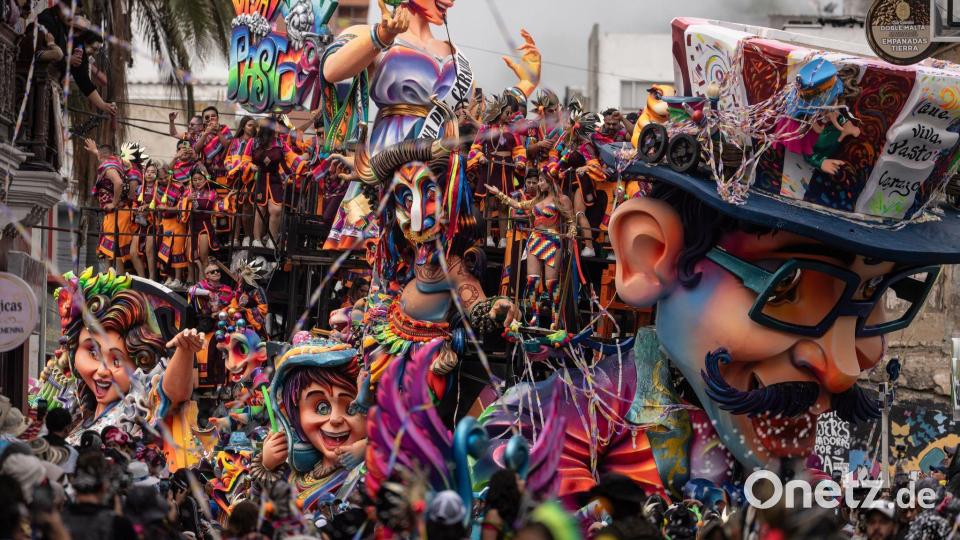 Farbenfrohe Wagen zogen durch die Stadt Pasto im Südwesten von Kolumbien. Bild: Ivan Valencia/AP/dpa