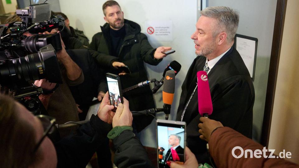 Zur Frage nach einem Rechtsgespräch äußerte sich der Verteidiger zunächst nicht Bild: Bernd Thissen/dpa