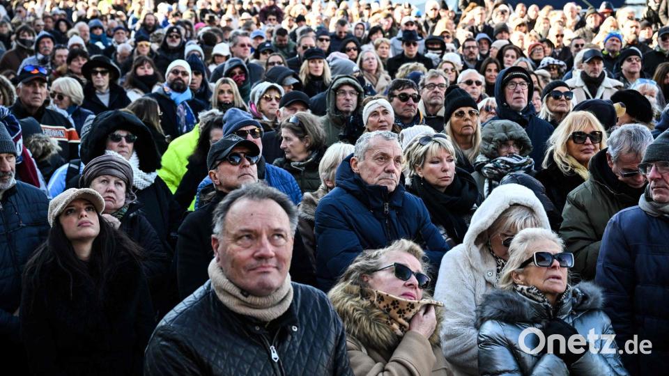Die Messe wurde in Saint-Tropez live übertragen. Bild: Miguel Medina/AFP/dpa
