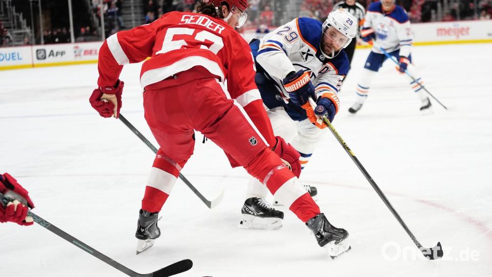 Zwei NHL-Topstars gemeinsam für Deutschland: Moritz Seider (l) und Leon Draisaitl (r). (Archivbild) Bild: Ryan Sun/AP/dpa