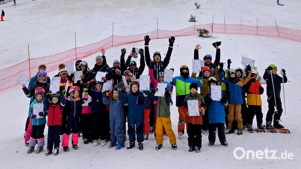 32 junge Skifahrer absolvierten erfolgreich den Skikurs. Bild: Johannes Rumpler