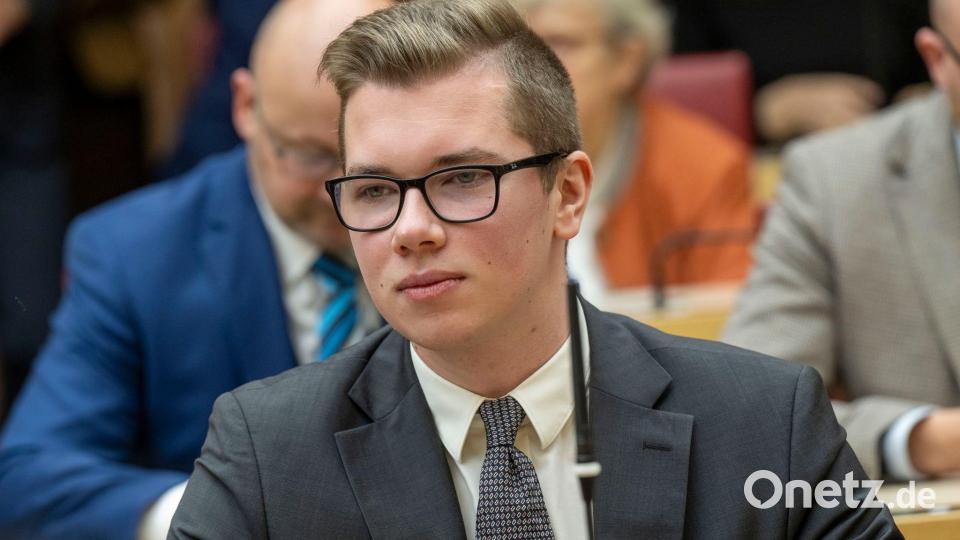 Halemba weist die Vorwürfe gegen sich zurück und geht von einem Freispruch aus. (Archivbild) Bild: Peter Kneffel/dpa