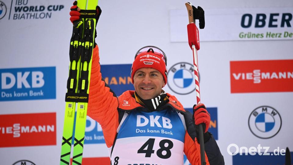 Philipp Nawrath freut sich über seinen zweiten Platz. Bild: Hendrik Schmidt/dpa