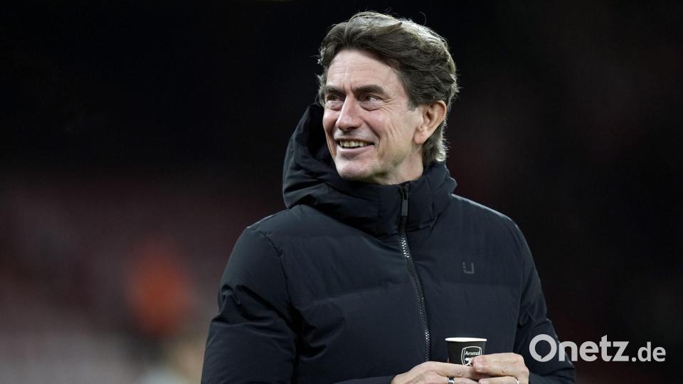 Wegen eines Kaffeebechers mit Arsenal-Logo in der Kritik: Tottenham-Trainer Thomas Frank. Bild: Andrew Matthews/PA Wire/dpa