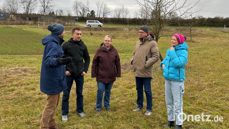 Als positives Fallbeispiel besichtigten die Mitglieder von SURO2023 eine Ausgleichsfläche bei Erlheim. Bild: Martin Kunert