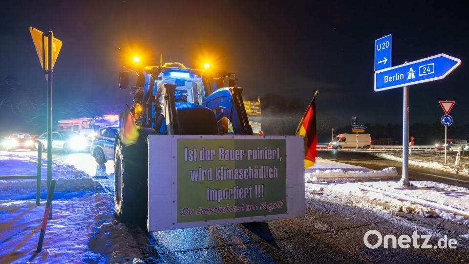 Bauernprotest blockiert A24 bei Kremmen Bild: Soeren Stache/dpa