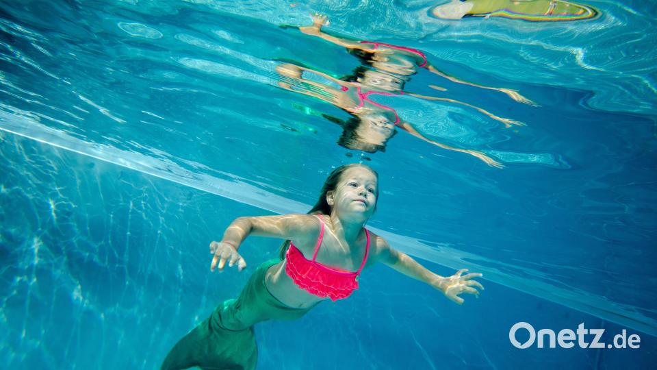 In der Weidener Thermenwelt kannst du jeden Dienstag mit der Monoflosse üben. Bild: Fotofrank - stock.adobe.com