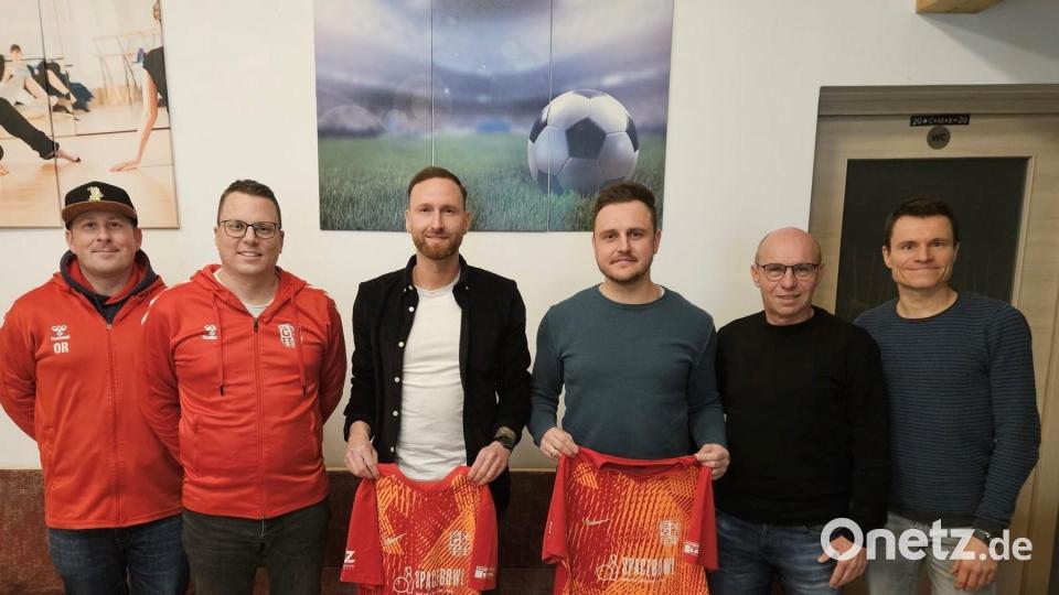 Die zwei Neuen beim SC Germania Amberg: Remi Szewczyk (Dritter von links) und Harry Gittel (Vierter von links) übernehmen ab Sommer 2026. Bild: SC Germania Amberg