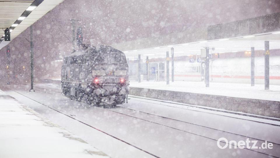 Nichts geht mehr im Großraum Hannover: Der Zugverkehr musste eingestellt werden. Bild: Moritz Frankenberg/dpa