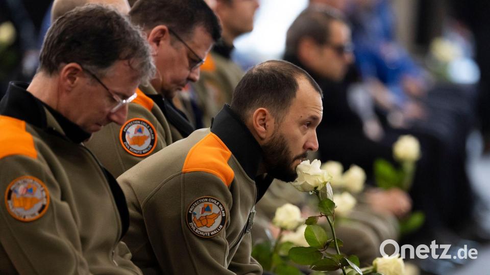 Auch für viele Retter war das Geschehen in Crans-Montana erschütternd. Bild: Michael Buholzer/KEYSTONE/dpa