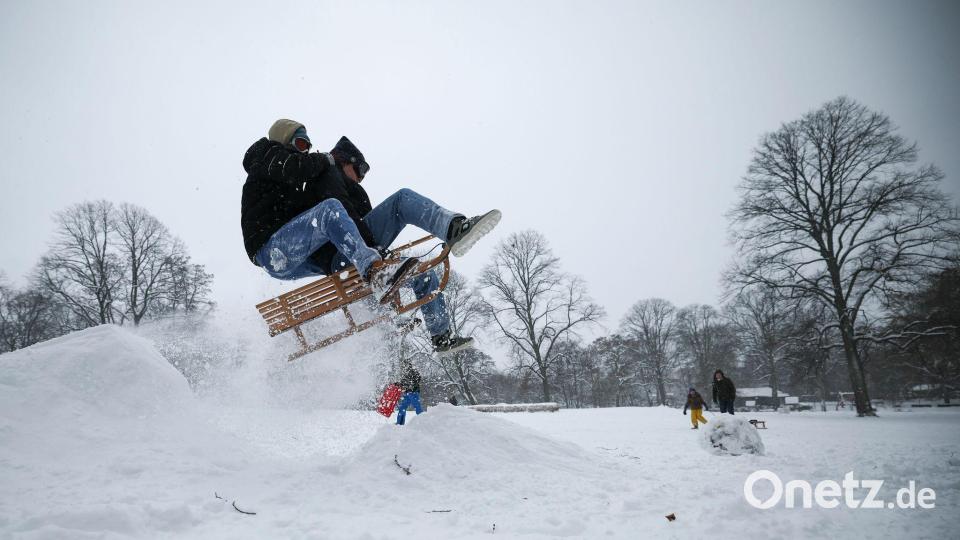 Immerhin herrschen nun perfekte Verhältnisse für alle, die Spaß am Schnee haben. Bild: Christian Charisius/dpa
