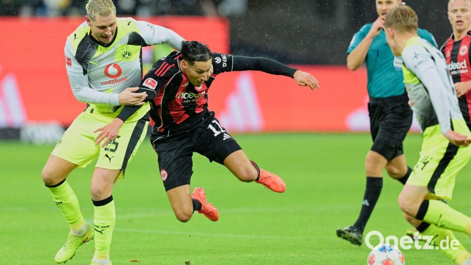 Viel Härte: Ebnoutalib konnte sich gegen den BVB beweisen. Bild: Uwe Anspach/dpa