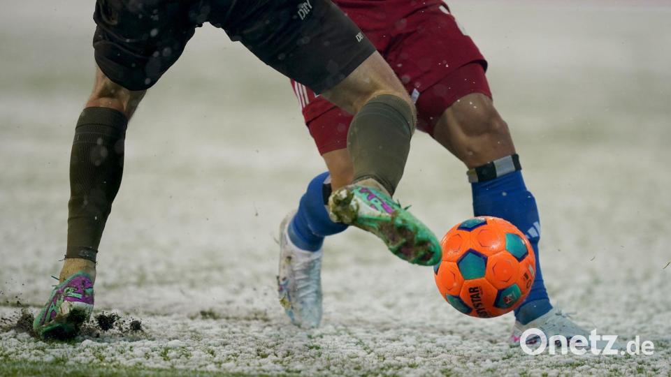 Was ist die richtige Spielkleidung bei Kälte und Schnee? (Archivbild) Bild: Marcus Brandt/dpa