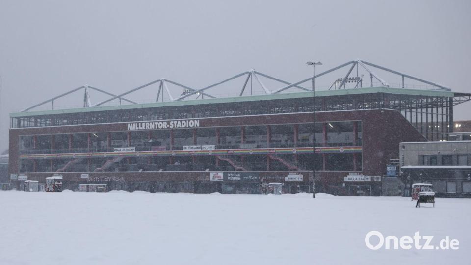 Ob hier am Samstag gespielt werden kann? Das Millerntor-Stadion des FC St. Pauli. Bild: Christian Charisius/dpa
