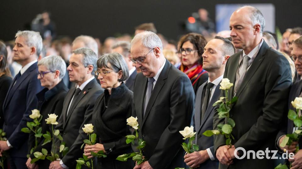 Spitzenpolitiker der Schweiz gedachten der Opfer von Crans-Montana. Bild: Laurent Gillieron/KEYSTONE/dpa