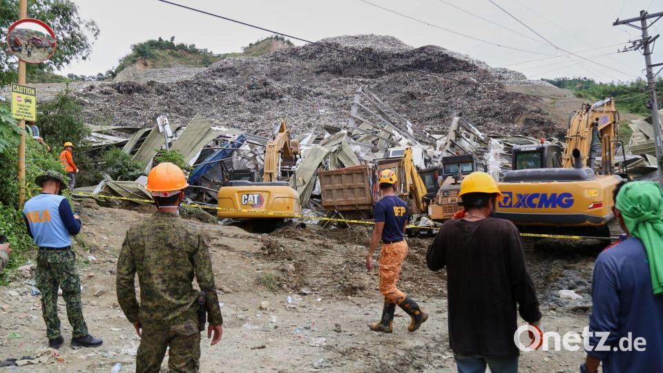 Rettungskräfte suchten auch in der Nacht weiter nach Vermissten. Bild: Jacqueline Hernandez/AP/dpa