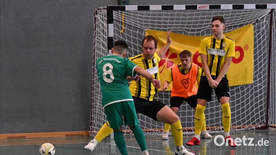 Richard Vanek (Zweiter von links) und der SV Poppenreuth fahren mit Ambitionen zur Endrunde der Hallenkreismeisterschaft im Spielkreis Hof/Wunsiedel/Tirschenreuth. Bild: Thomas, Schrems