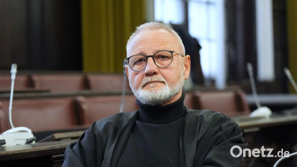 Opferanwalt Hörning vertritt die Nebenklägerin und warnt vor dem Versuch einer Täter-Opfer-Umkehr. Bild: Marcus Brandt/Pool dpa/dpa