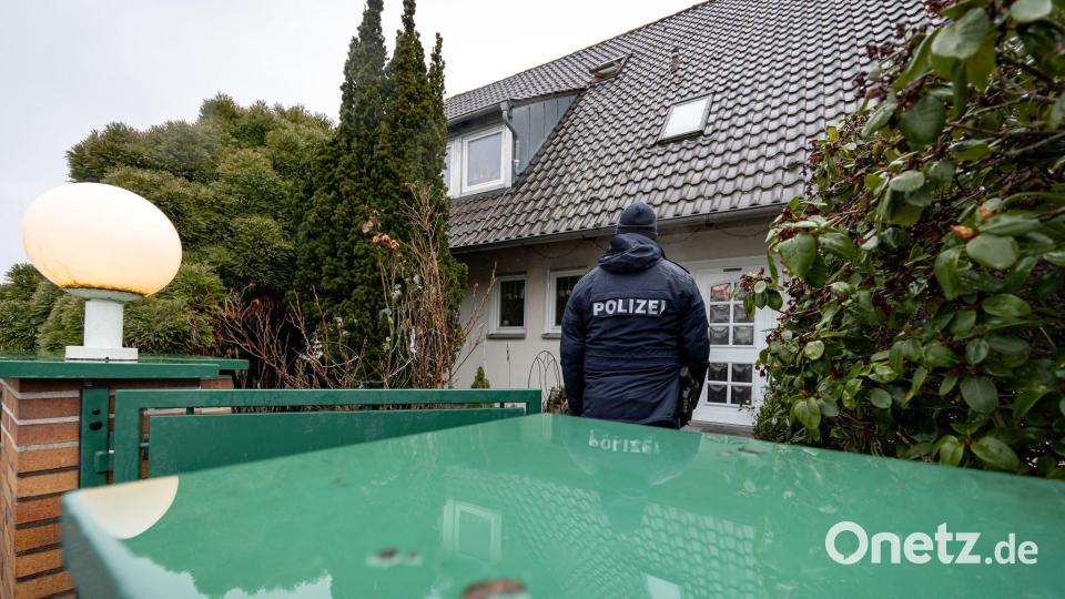 Laut Polizei bedrohte der 25-Jährige die Einsatzkräfte mit einer Schusswaffe und einem Messer. Bild: Daniel Karmann/dpa